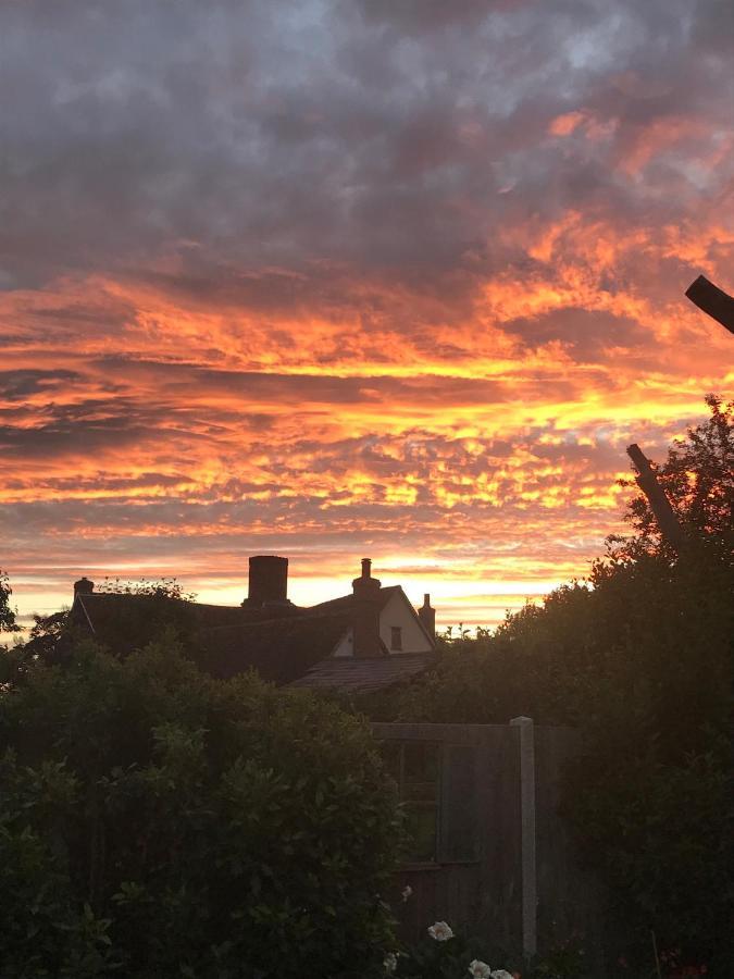 Corner House Luxury Bnb Little Dunmow Exteriér fotografie